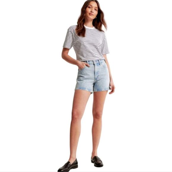 Abercrombie & Fitch THE HIGH RISE 4" MOM SHORTS Light Wash PLUS SIZE 24 NEW - Picture 1 of 10